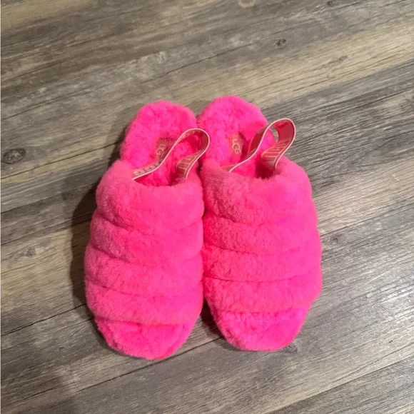 Hot Pink UGG slippers size 9 - Picture 2 of 3